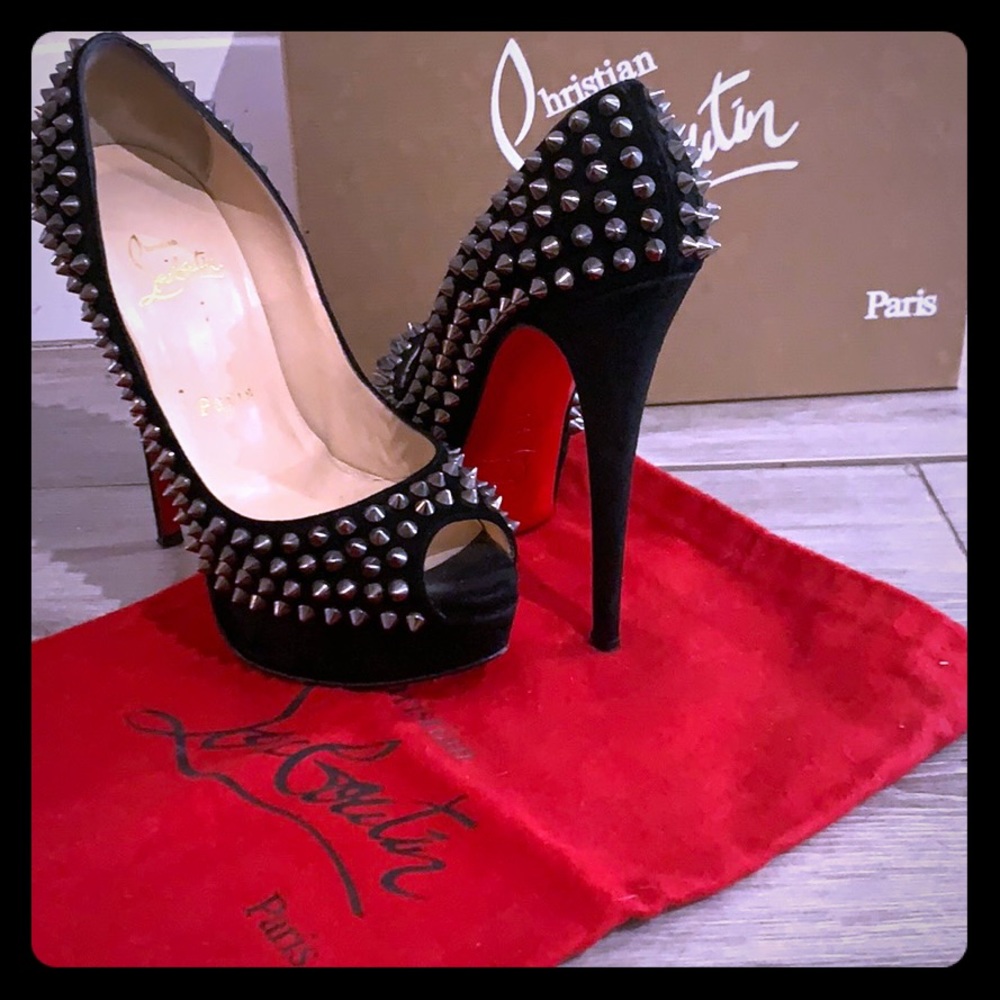 BlChristian Louboutin red bottoms